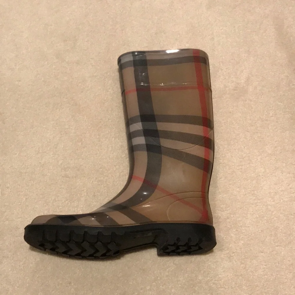 Authentic Burberry Plaid Winter Rain Boots - Brown and Black - Picture 2 of 8